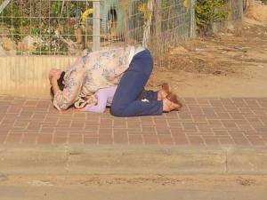 Israeli mother shields her daughter with her own body